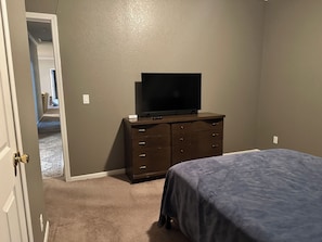 3 bedrooms, WiFi (free), bed sheets