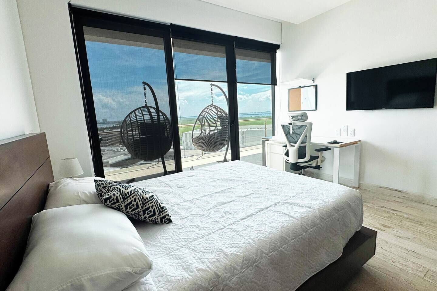 3 bedrooms, in-room safe, desk, iron/ironing board