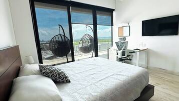 3 bedrooms, in-room safe, desk, iron/ironing board