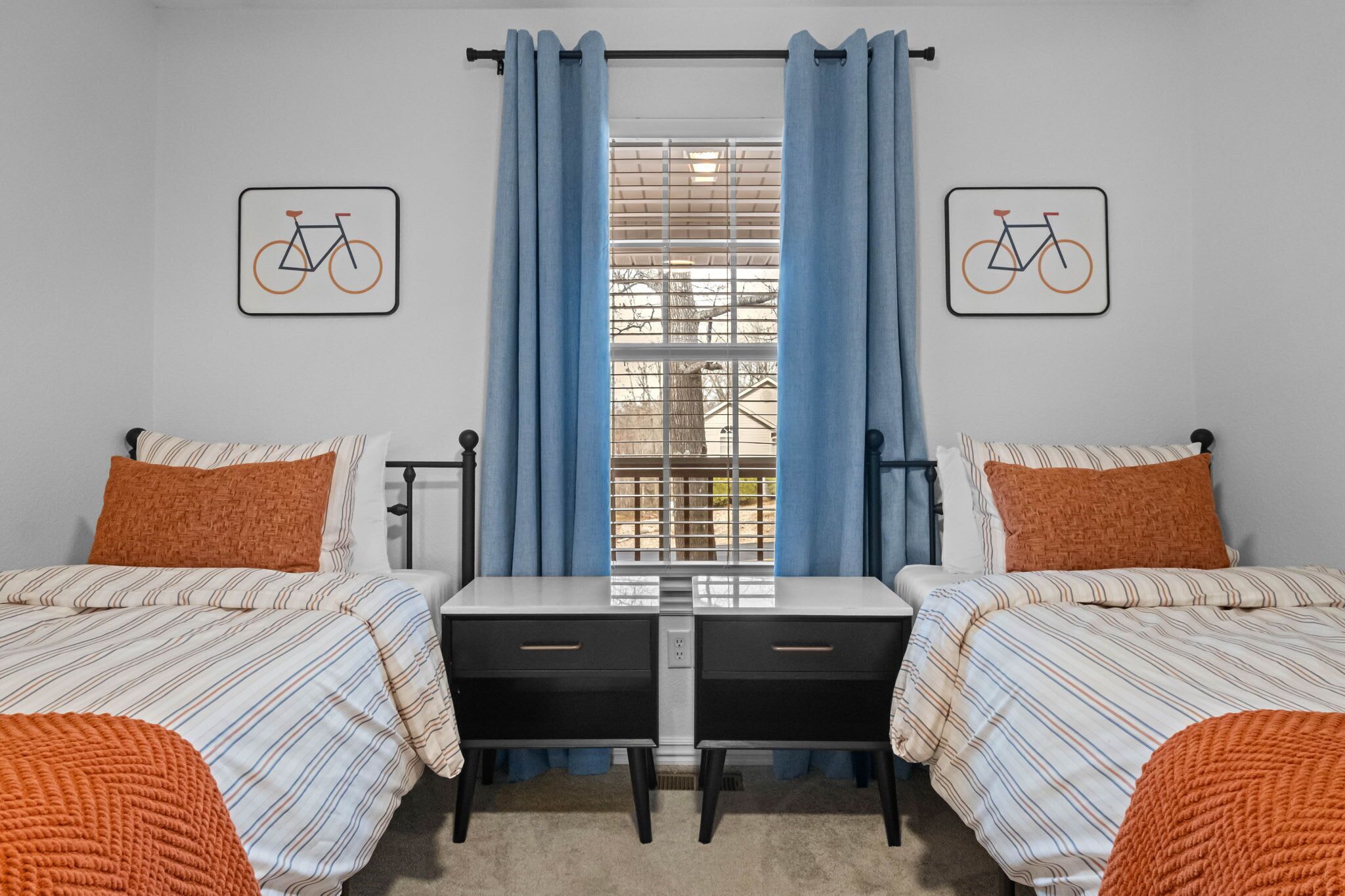 4 bedrooms, desk, iron/ironing board, WiFi