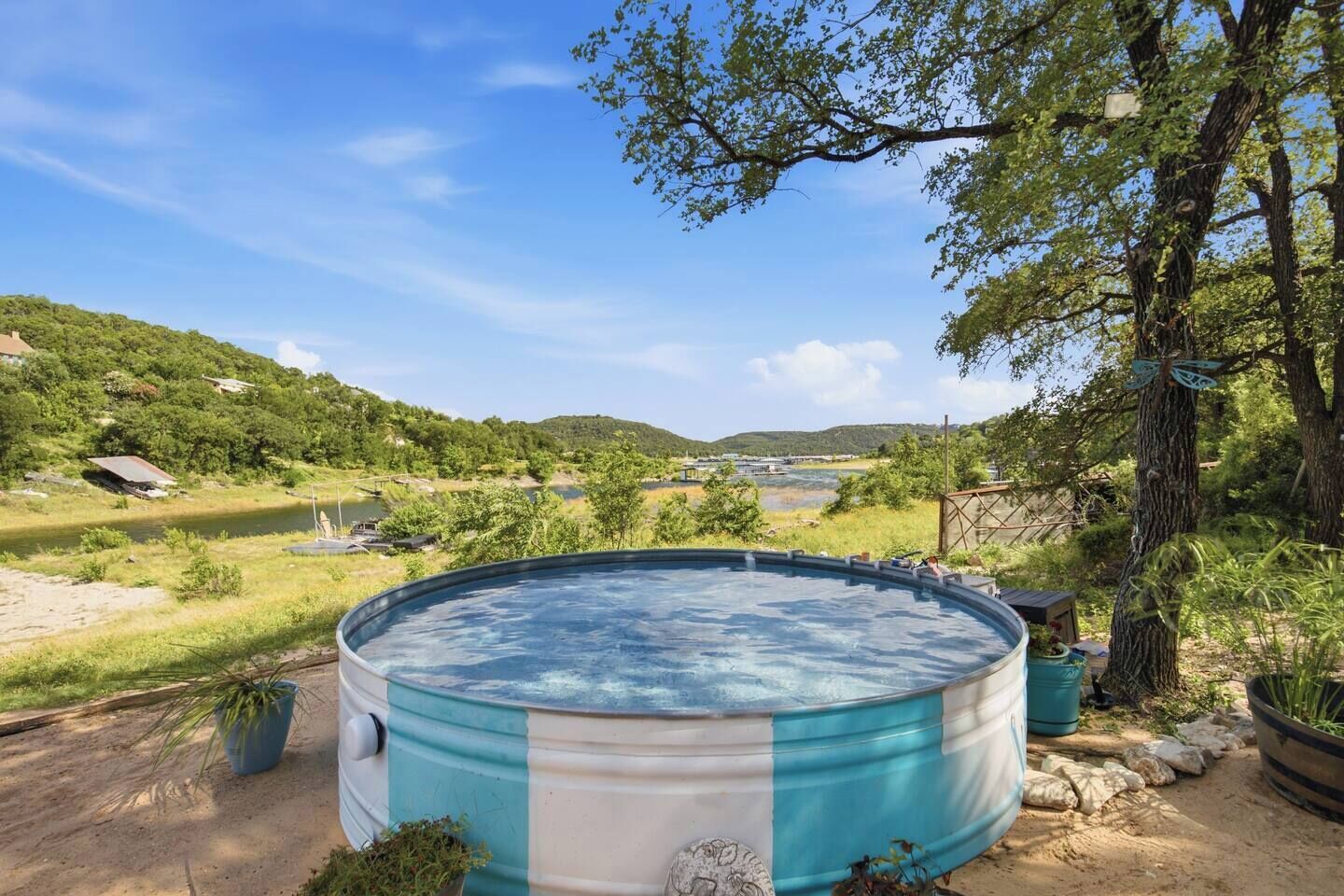 Outdoor spa tub