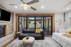 TV, fireplace - Lake Travis Lakefront Cabin with Cowboy Pool (Leander)