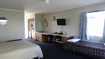 Studio, Patio, Garden View | Iron/ironing board, WiFi (free)
