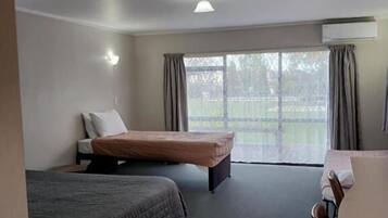 Iron/ironing board, WiFi (free)