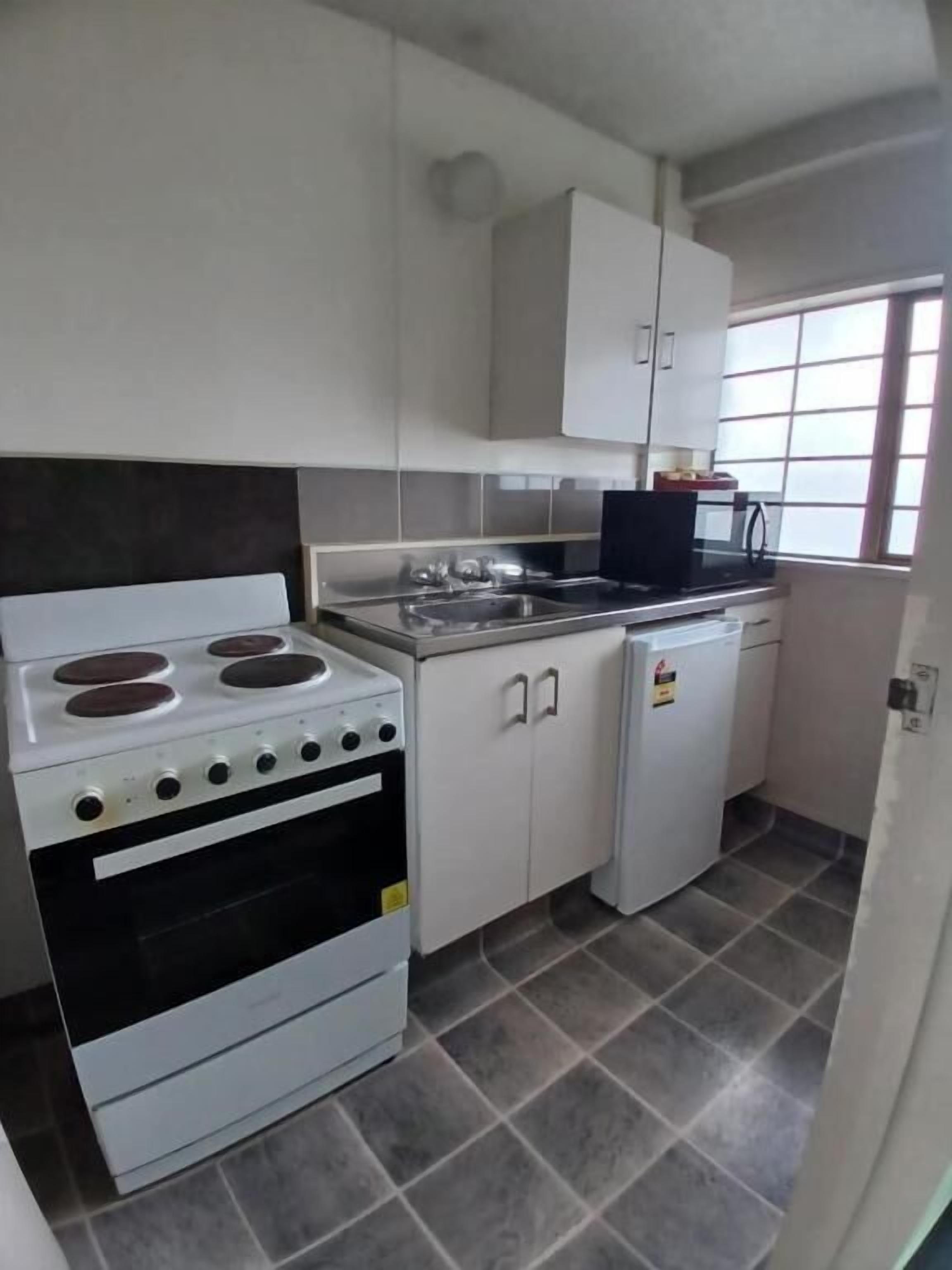 Studio, Balcony, Garden View | Private kitchen