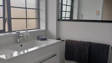 Studio, Balcony, Garden View | Bathroom