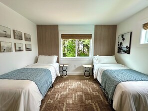 Room - 2 Houses · Arcade+Speakeasy · Sleep 20 · 100" TV (Ocean Shores)