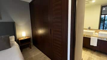 2 Schlafzimmer, Zimmersafe, Bügeleisen/Bügelbrett, Reisekinderbett