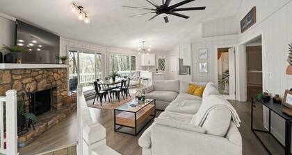 Beautiful creekside 3-bedroom chalet in Sugar Mountain perfect for your getaway