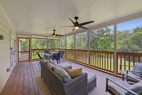 NEW Waterfront Retreat "The Creek House" RENT JETSKIS POOL TABLE Sleep 10 KAYAKS