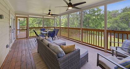 NEW Waterfront Retreat "The Creek House" RENT JETSKIS POOL TABLE Sleep 10 KAYAKS