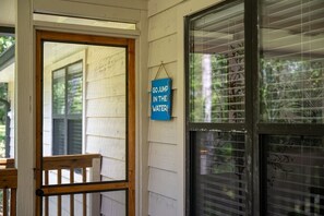 Exterior detail - Hidden Creek House, WATERFRONT, JETSKI RENTALS, POOL TABLE, Sleeps 10, KAYAKS (Middleburg)