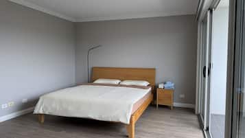 4 bedrooms, iron/ironing board, WiFi