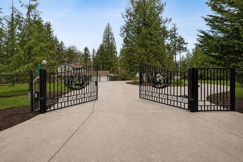 Private Gated Retreat- Estate House