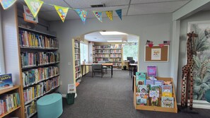 A library with bookshelves, a reading area, and a display of children's books. - Newly Renovated Slopeside Condo at Bryce Resort. Family and pet-friendly! (Mount Jackson)