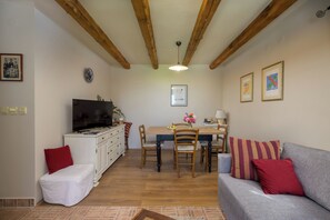 A cozy living room with a TV, a dining table, and a sofa. - Villa Franciska (Istria - Svetvinčenat) (Svetvinčenat)