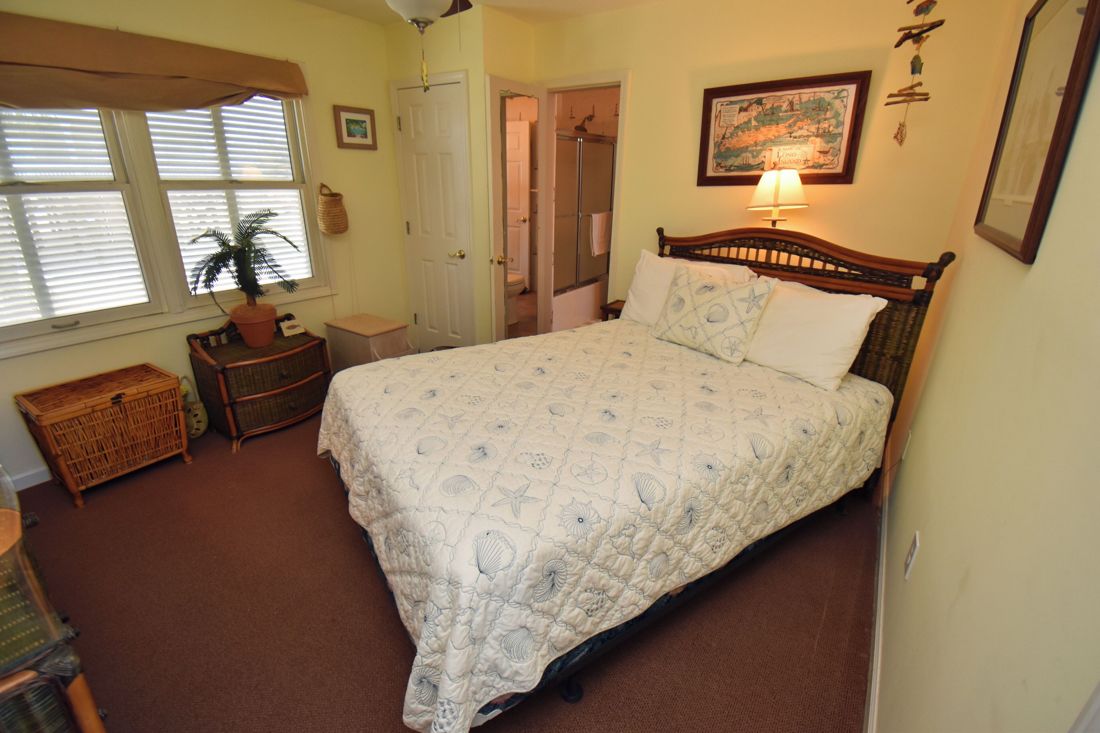 5 bedrooms, WiFi (free), bed sheets