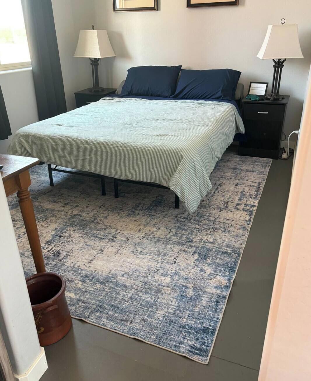 Iron/ironing board, WiFi (free), bed sheets