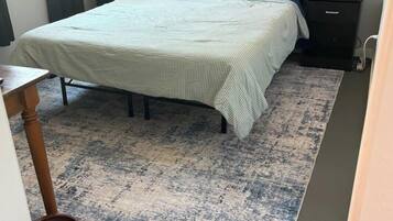 Iron/ironing board, WiFi (free), bed sheets
