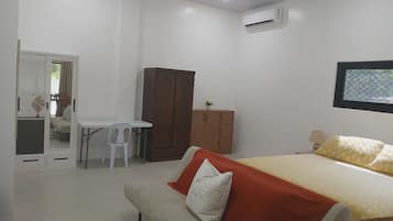1 bedroom, desk, WiFi, bed sheets