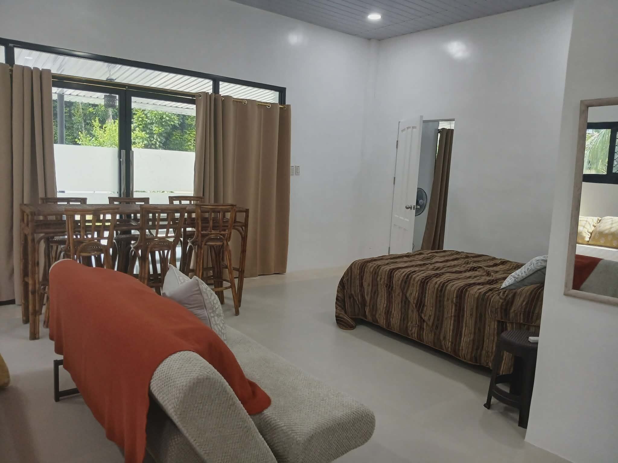 1 bedroom, desk, WiFi, bed sheets