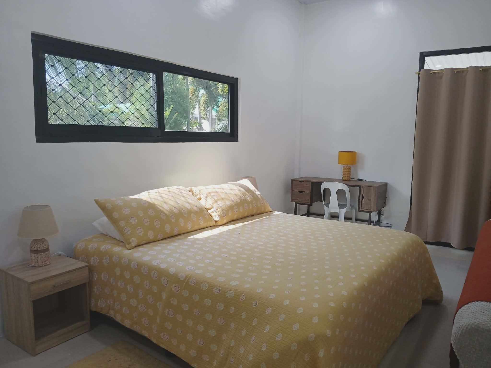 1 bedroom, desk, WiFi, bed sheets