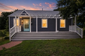 House, 3 Bedrooms | Exterior - The Tatted Mermaid Norfolk 3br Sleeps 6 3 Bedroom Home (Norfolk)