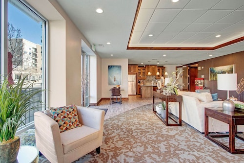 Urban 1BR Downtown Delight