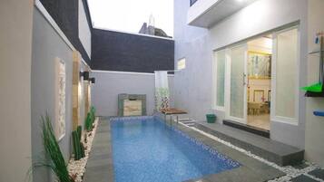 3 piscines couvertes