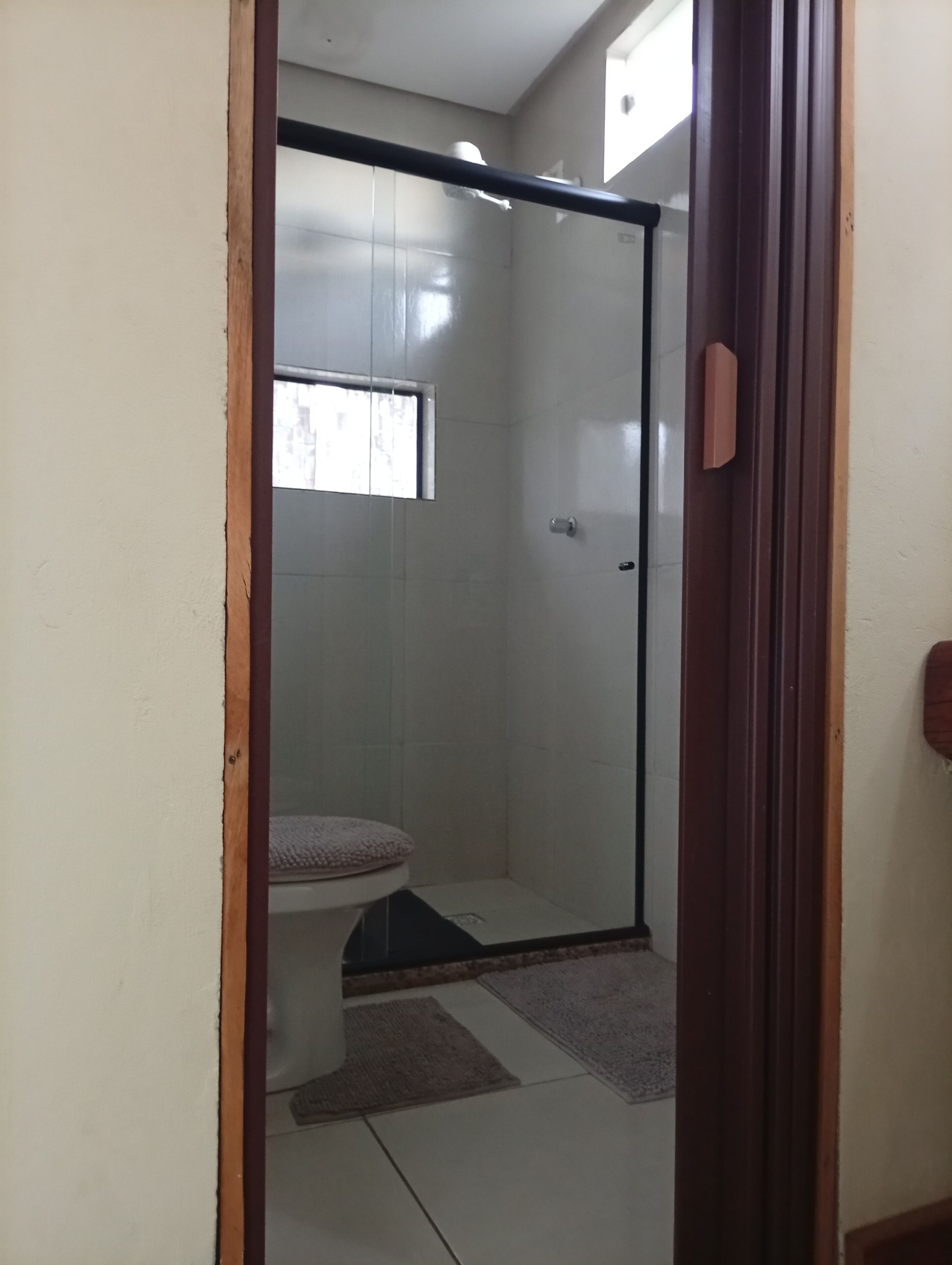 Chalet clásico, lanai, vista a la montaña | Baño | Regadera, toallas, jabón, shampoo 