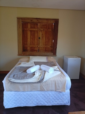 Classic Chalet, Lanai, Mountain View | Laptop workspace, WiFi (free)
