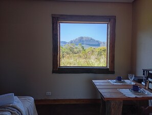 Chalet clásico, lanai, vista a la montaña | Restaurantes