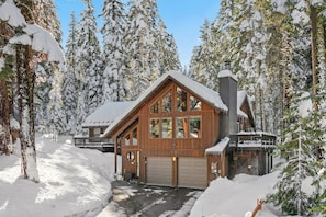 Exterior - Hawk’s Ridge: Tahoe Forest Cabin Mins to Lake - AC, BBQ, EV, workspace, backyard (Tahoe Vista)