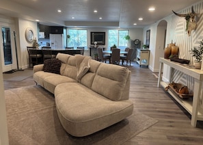 Smart TV - Awesome  large 3-bedroom in Bluffdale just south of SLC perfect for your getaway (Bluffdale)