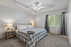 Iron/ironing board, free WiFi, bed sheets - 3-bedroom house in Wood Valley Omaha, 30 Min from Downtown Omaha and Zoo (Omaha)
