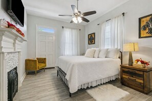 Room - New Orleans 3BR | Murals + BBQ, Near Ferry (New Orleans)