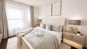 6 bedrooms, desk, iron/ironing board, travel cot