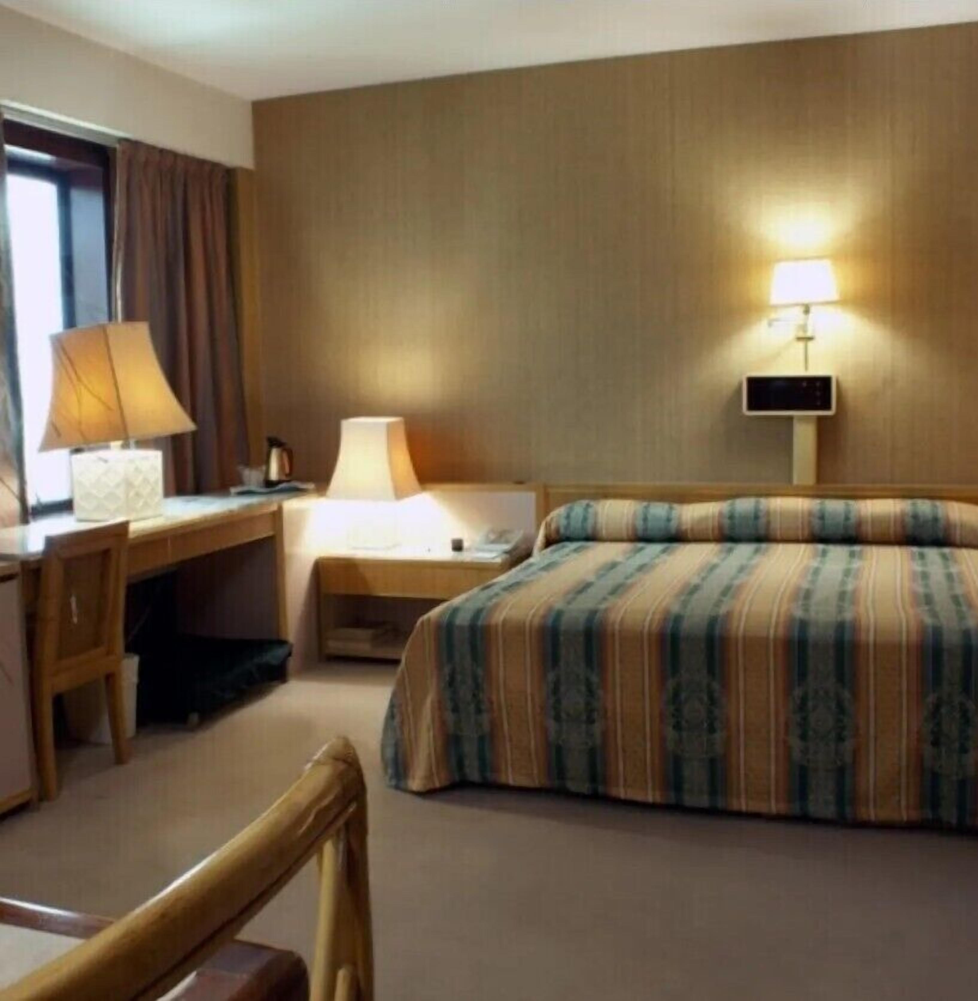 Junior Room | Desk, iron/ironing board (on request), free WiFi