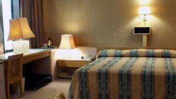 Junior Room | Desk, iron/ironing board (on request), free WiFi