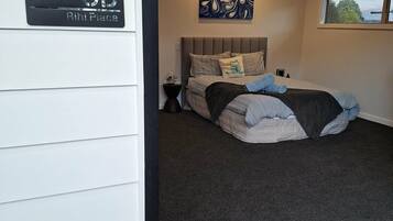 1 bedroom, iron/ironing board, WiFi (free), bed sheets