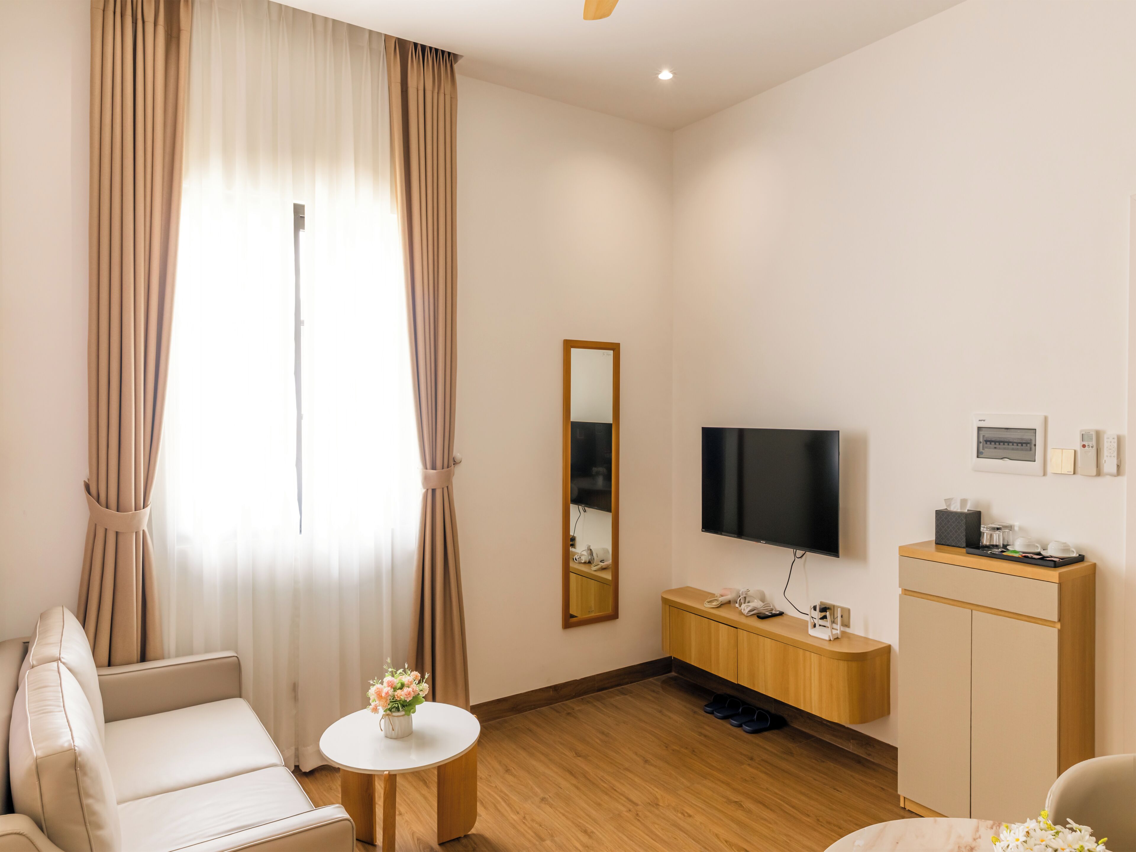 Căn hộ Tiêu chuẩn, 1 phòng ngủ, bếp | Khu phòng khách | TV màn hình phẳng 45-inch có truyền hình kỹ thuật số 
