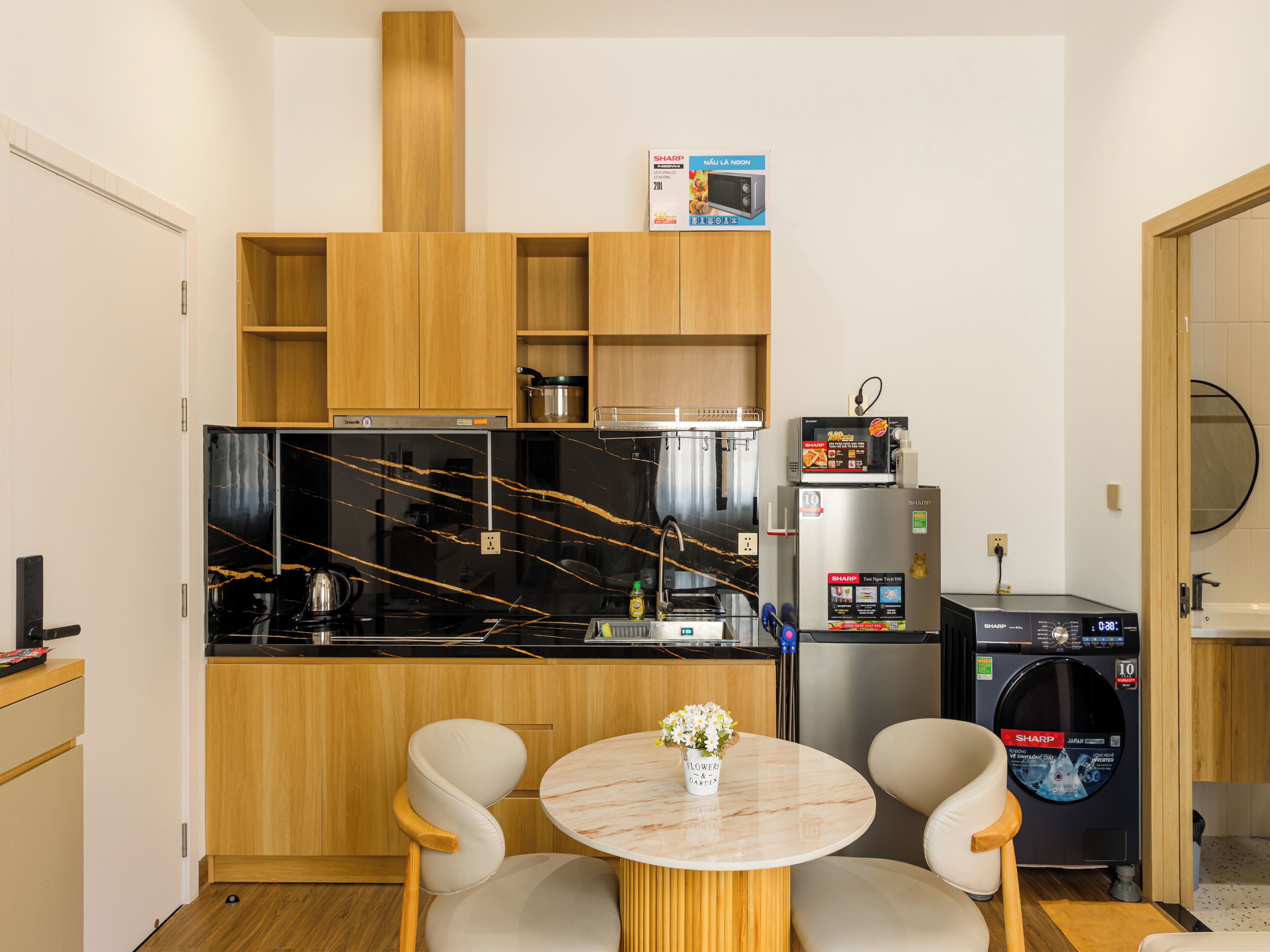 Standard Apartment, 1 Bedroom, Kitchen | Private kitchen | Fridge, microwave, stovetop, electric kettle