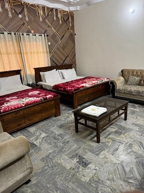 5 bedrooms, iron/ironing board, WiFi (free), bed sheets