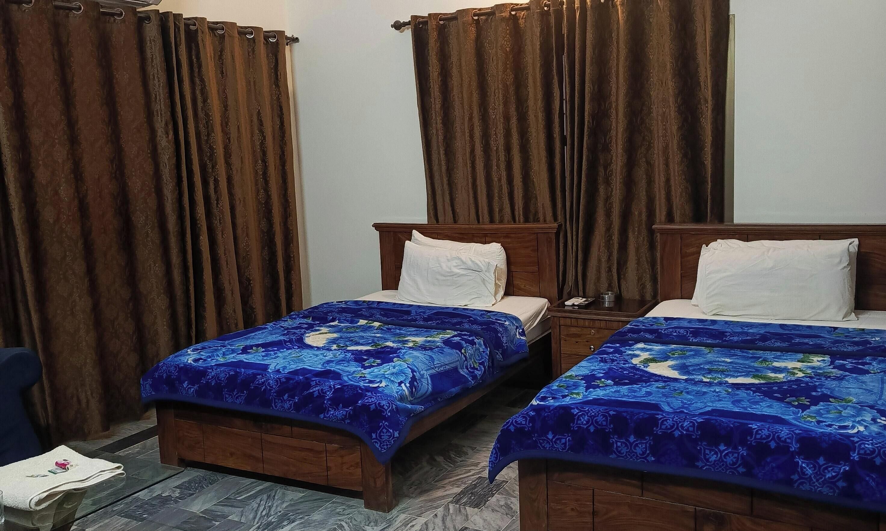5 bedrooms, iron/ironing board, WiFi (free), bed sheets