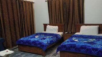 5 bedrooms, iron/ironing board, WiFi (free), bed sheets