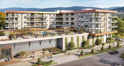 Penthouse 3 Bedroom 2 Bathroom with a Lake View! 5 Minute walk to the Beach