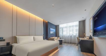 Weihai Torch Eight Street Atour Hotel