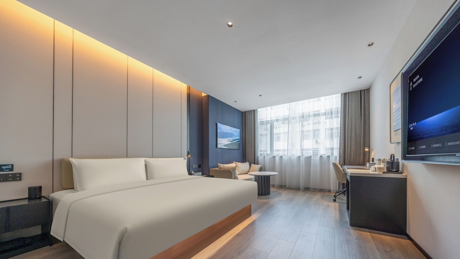 Weihai Torch Eight Street Atour Hotel