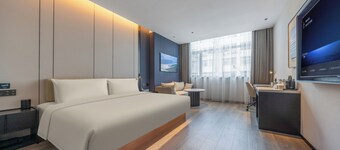 Weihai Torch Eight Street Atour Hotel