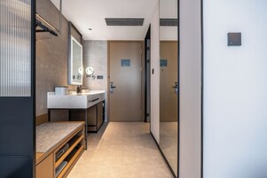 Basic Single Room, Hill View | Bathroom | Shower, free toiletries, hair dryer, towels
